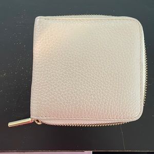 Cuyana zip around wallet